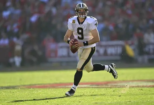 Brees pasó exámenes médicos y firma contrato con Santos