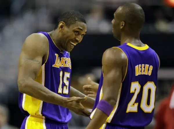 Lakers regresan a la victoria ante Wizards