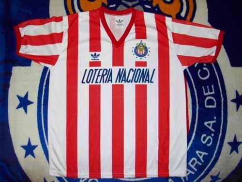 Con cambios en los cortes en la línea rojiblanca antes de atravesar el escudo y el vector, este modelo se usó en 91-92
