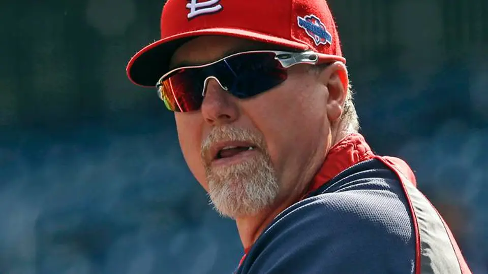 McGwire, nuevo entrenador de bateo de los Dodgers