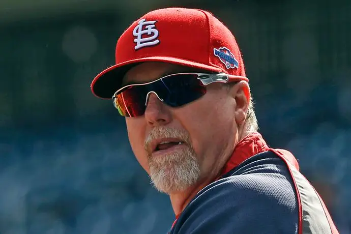 McGwire, nuevo entrenador de bateo de los Dodgers