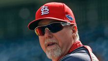 McGwire, nuevo entrenador de bateo de los Dodgers