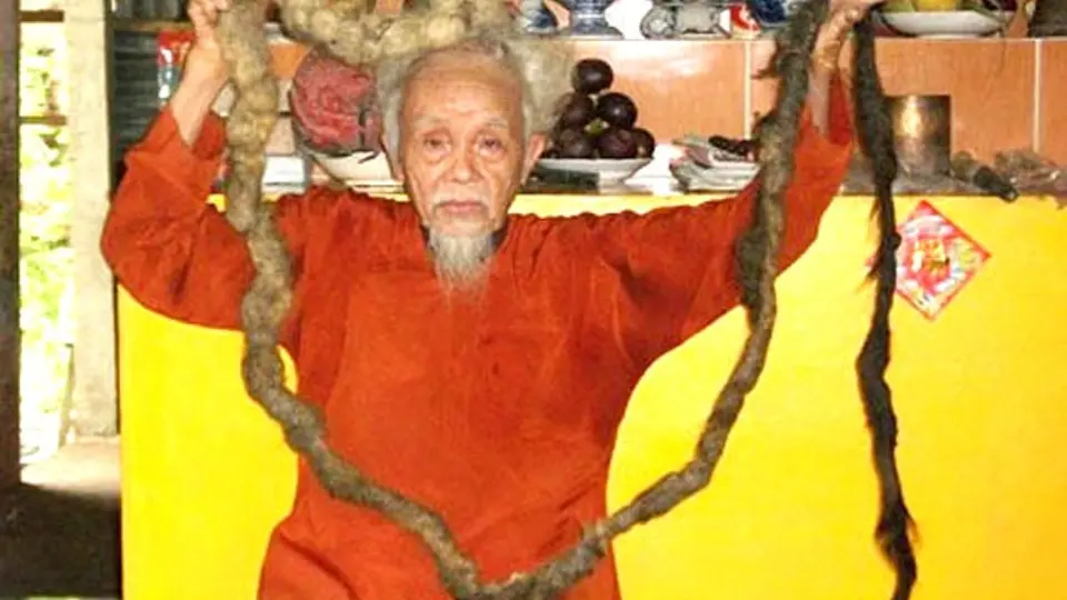 Vietnamita lleva 70 años dejando crecer su cabello