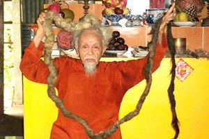 Vietnamita lleva 70 años dejando crecer su cabello