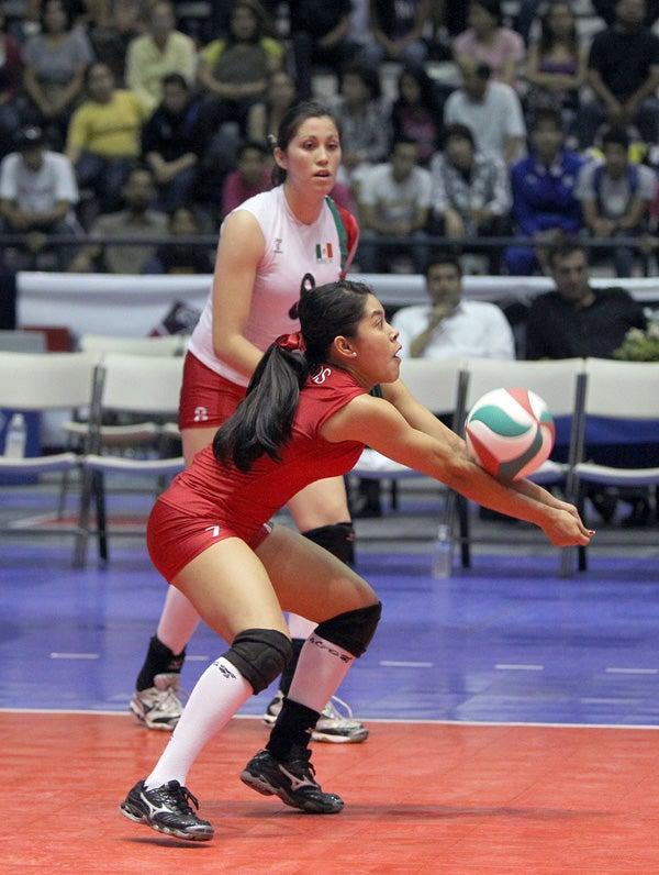 La selección mexicana de voleibol Sub-18 enfrenta a su similar Argentina. FOTO: INDE