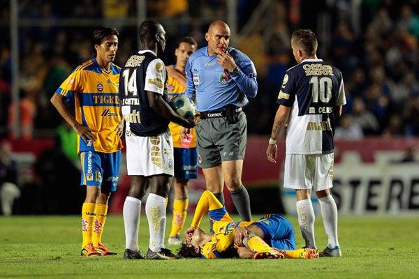 Al minuto 61 Miguel Herrera fue expulsado por tener doble tarjeta amarilla. FOTO: DANIEL GÁMEZ
