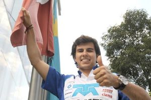 Alonso le da la bienvenida a Checo en Ferrari