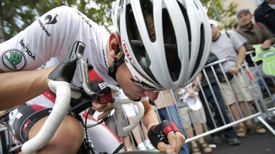 Tachuelas afectan a 30 ciclistas en la Tour