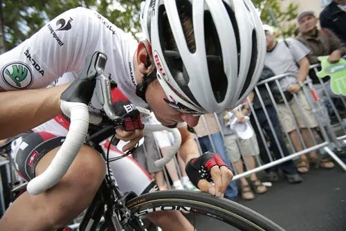 Tachuelas afectan a 30 ciclistas en la Tour
