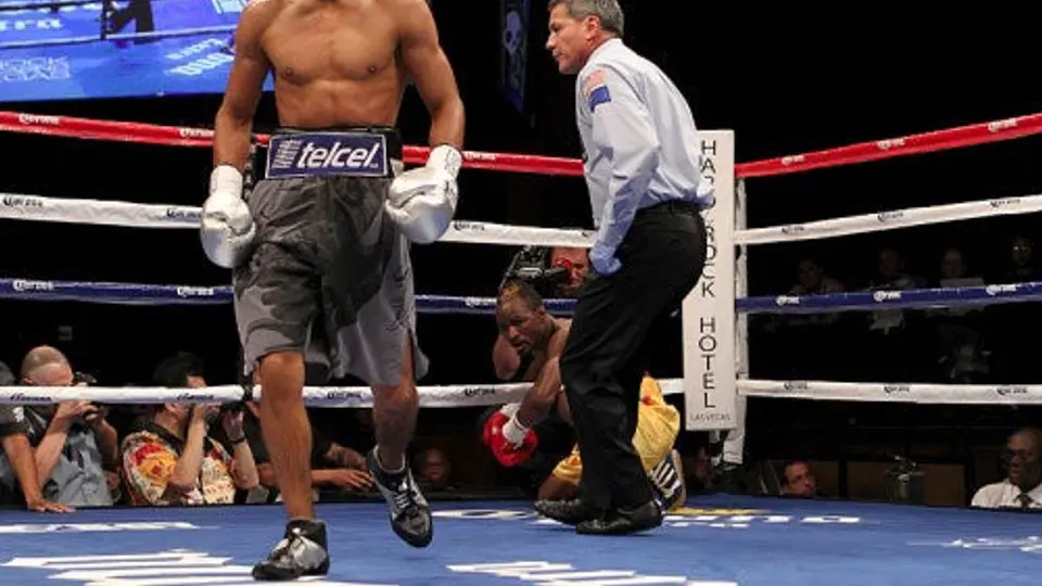 Mares refrenda su título ante Agbeko