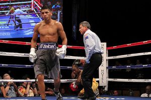 Mares refrenda su título ante Agbeko