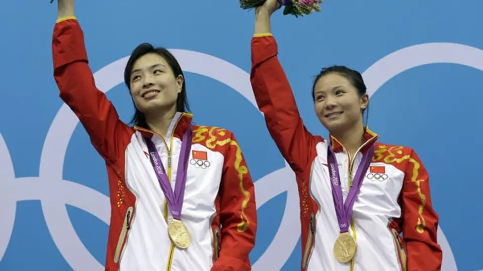 China se cuelga el Oro en clavados sincronizados femenil