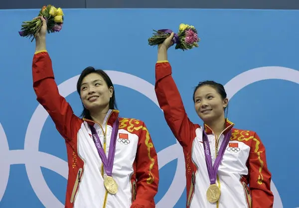 China se cuelga el Oro en clavados sincronizados femenil