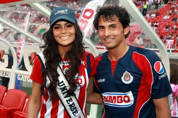 La Misss Universo asiste al Estadio Omnilife a disfrutar del encuentro de Semifinal de Chivas vs Pumas (FOTO: MEXSPORT)