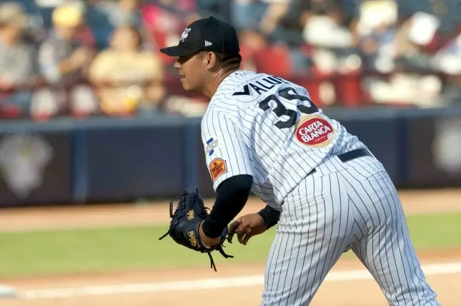 Sultanes impone récord de carreras y tira sin hit