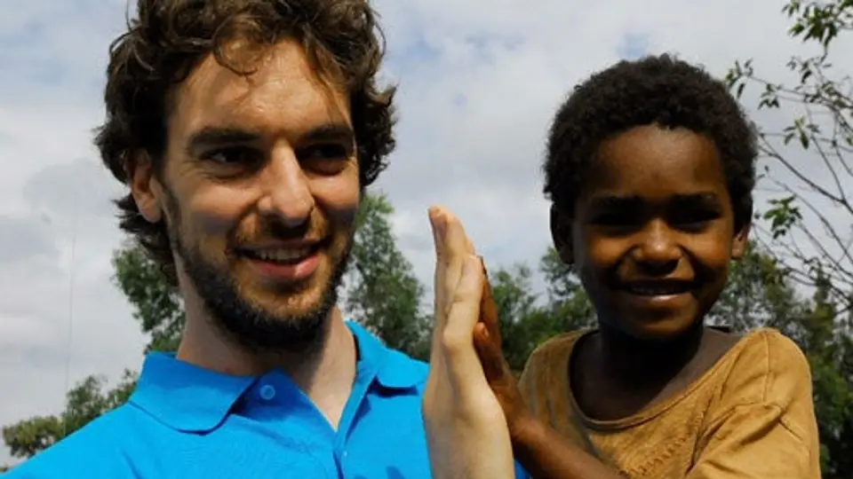 Gasol realiza labor altruista