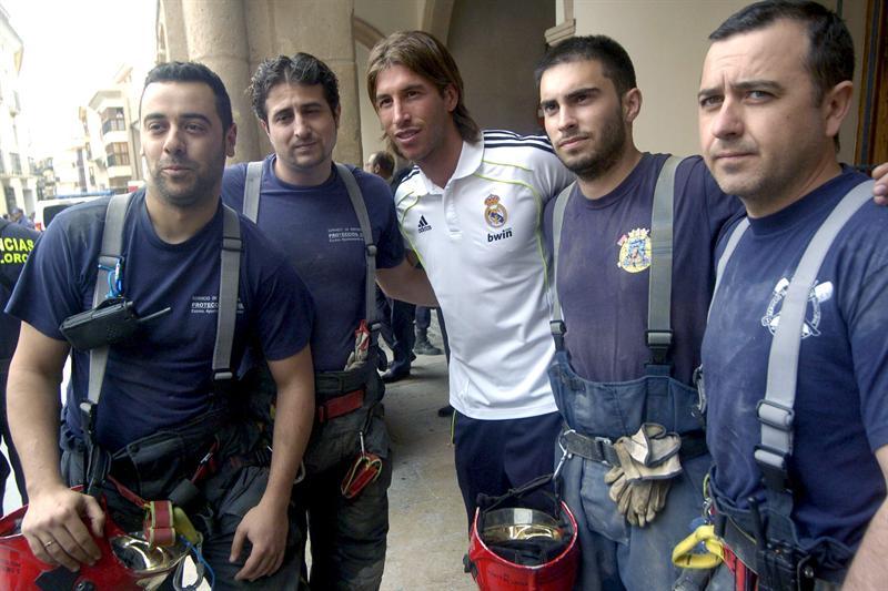 Sergio Ramos dio palabras de aliento a los cuidadanos. FOTO: EFE