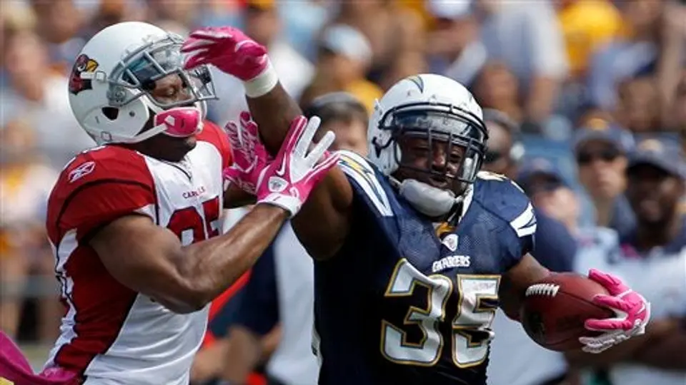 Gates hace historia en paliza de Cargadores 41-10 sobre Arizona