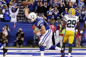 Luck guía a Potros a la victoria sobre Green Bay