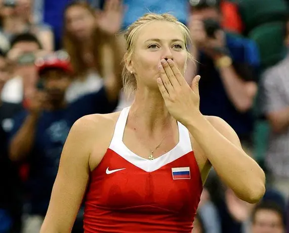 Sharapova debuta con el pie derecho