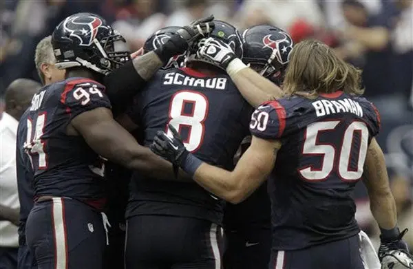 Schaub brilla en la victoria de Texanos