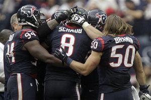 Schaub brilla en la victoria de Texanos