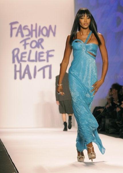 Naomi Campbell despierta rodeada de otras sexys mujeres semidesnudas. FOTO: FACEBOOK