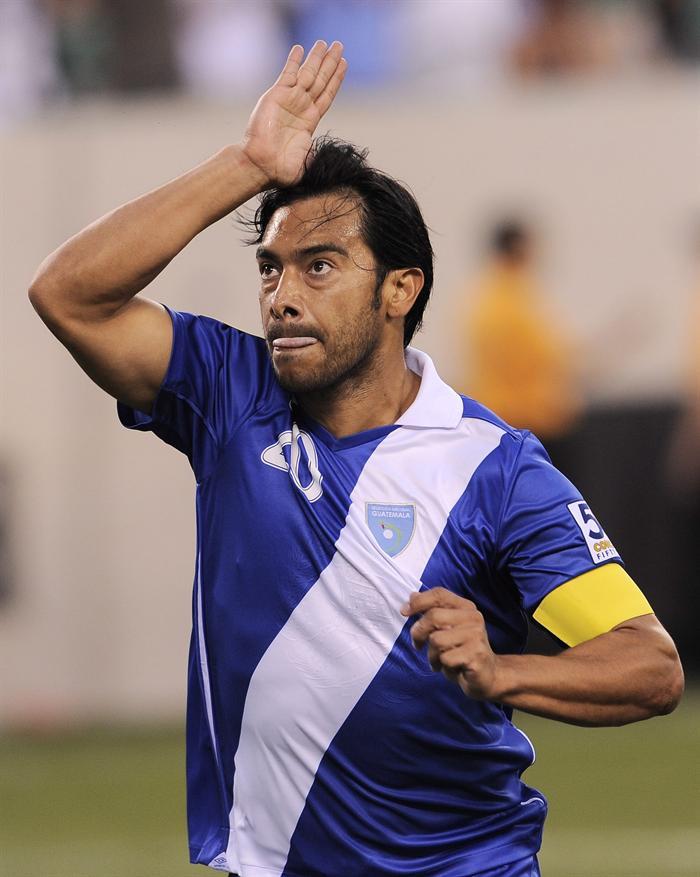 Carlos Ruiz celebra el gol de Guatemala. FOTO: EFE