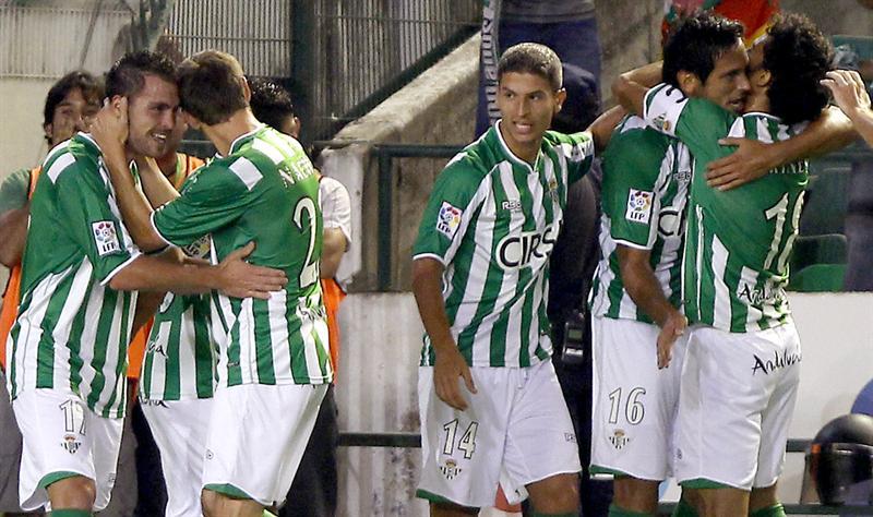 El Real Zaragoza perdió 4-3 ante el Real Betis. FOTO: EFE