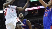 Harden guía a los Rockets a la victoria sobre Pistons