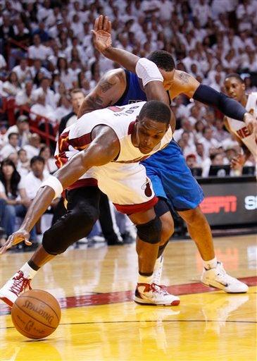 Dallas derrota 95-93 a Miami en un final cardíaco para poner la serie 1-1 en la Final de la NBA. FOTO: AP