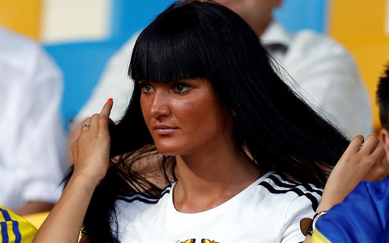 Las hermosas mujeres fueron admiradas por aficionados l EFE