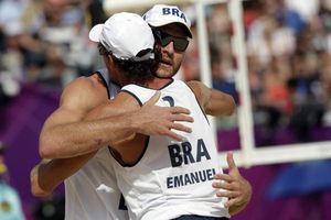 Lucen España y Brasil en voley de playa varonil