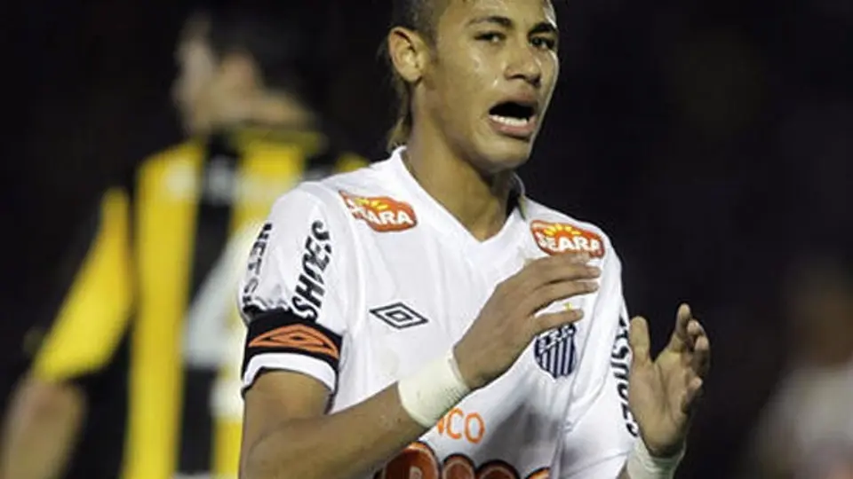 DT del Santos recomienda a Neymar abandonar Brasil