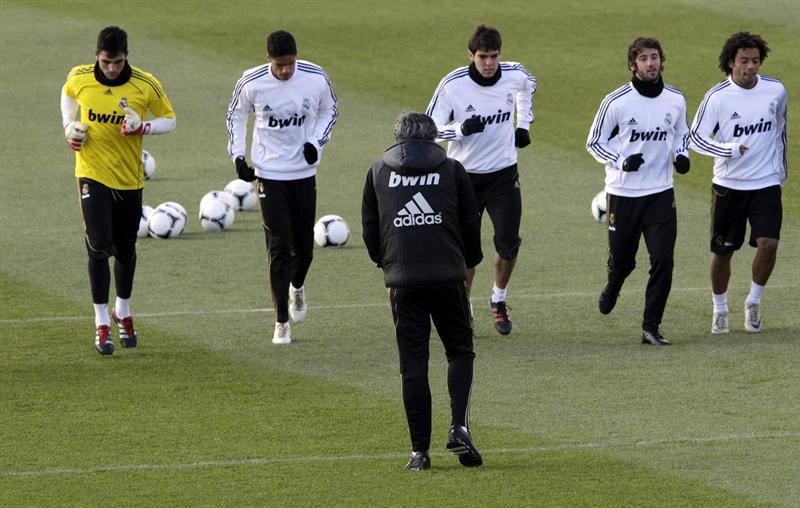Las caras serias de los jugadores destacaron en el entrenamiento. FOTO: EFE