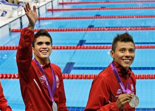 Iván Garcí y Germán Sánchez felices con su medalla conseguida | AP