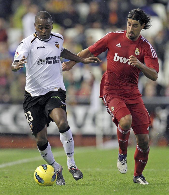 Fue un partido muy parejo. FOTO: EFE