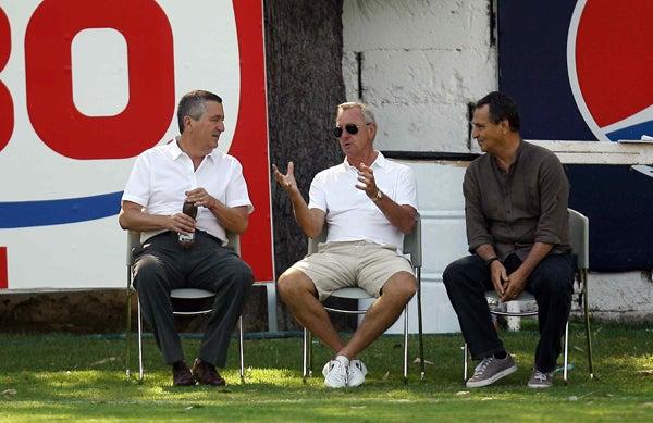 Cruyff estuvo acompañado de Jorge Vergara y Jóse Luis Real l MEXSPORT