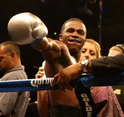 DeMarco pierde el cetro ligero ante Broner