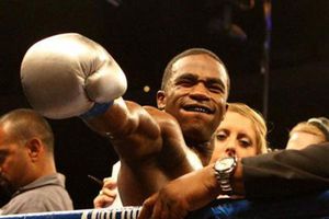 DeMarco pierde el cetro ligero ante Broner