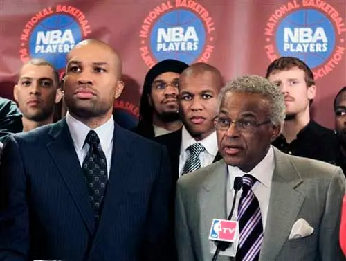 Jugadores de NBA podrán regresar a entrenar con sus equipos