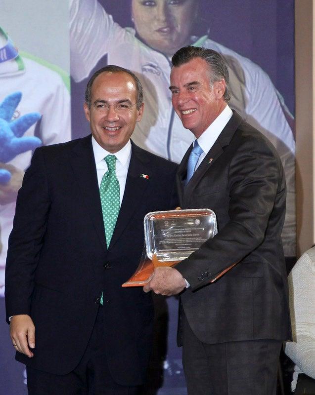 Felipe Calderón entrega el Premio Nacional del Deporte. FOTO: BERNARDO MALDONADO