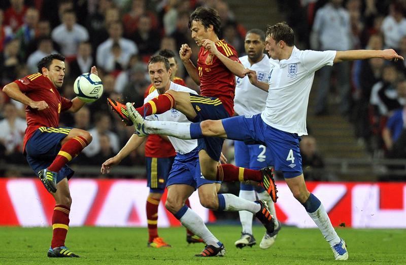 Dos selecciones campeonas del mundo chocaron en Wembley. FOTO: EFE