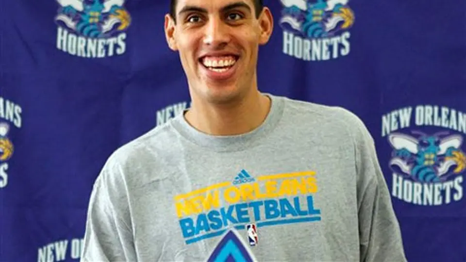 Ayón espera visa de trabajo para entrenar con Hornets