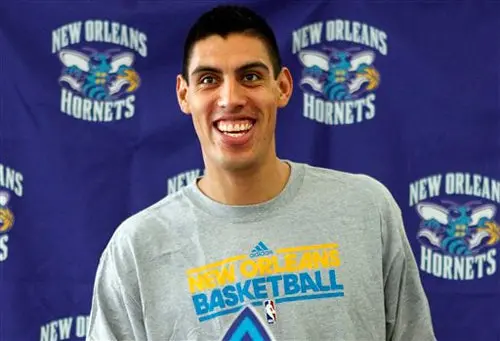 Ayón espera visa de trabajo para entrenar con Hornets