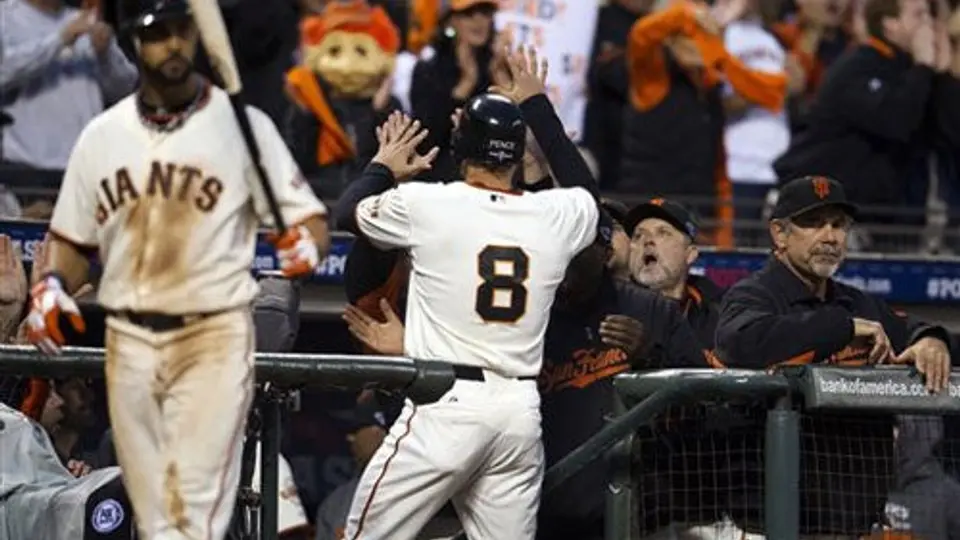 Gigantes blanquean a Cardenales y vuelven a la Serie Mundial