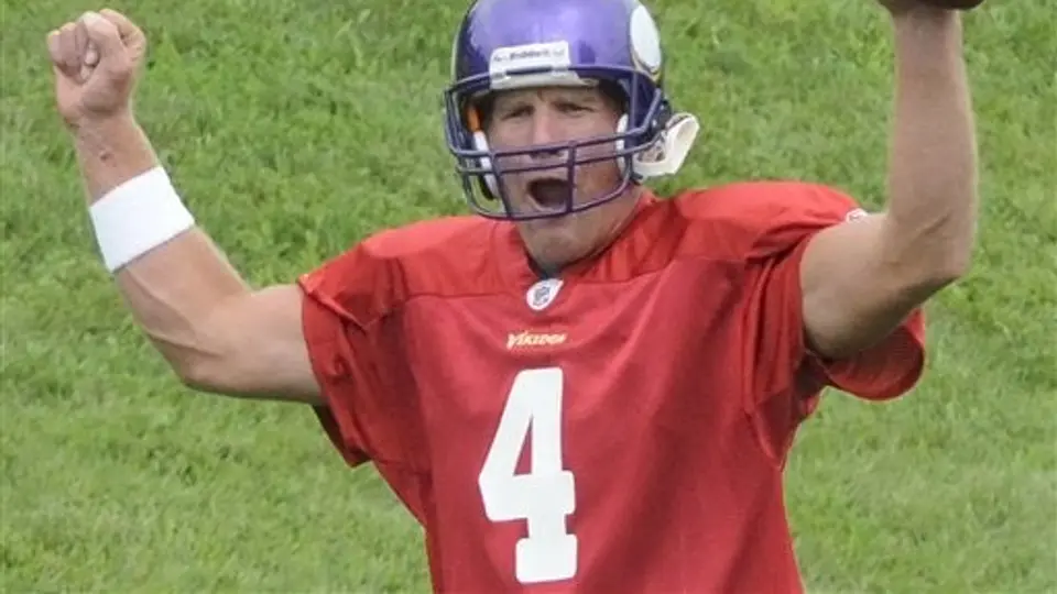 Favre se rehúsa a hablar sobre acusaciones en su contra