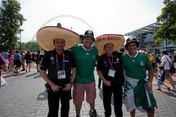 Los sombreros se ven en todos los rincones de Wembley |CÉSAR VICUÑA