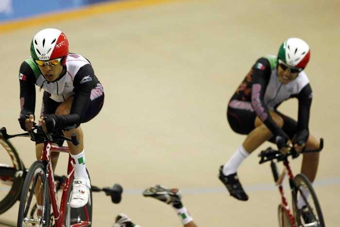 Maldonado propició la caída, fue el más afectado. FOTO: MEXSPORT