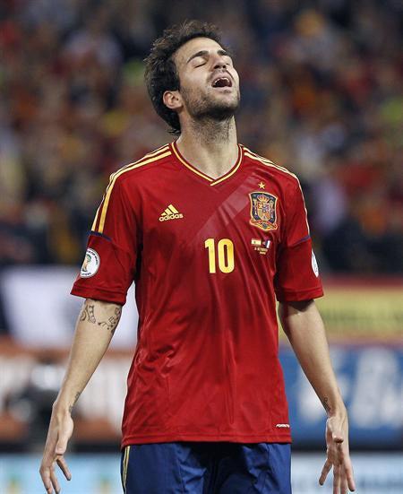 Cesc Fábregas se lamenta luego de falla la pena máxima | EFE